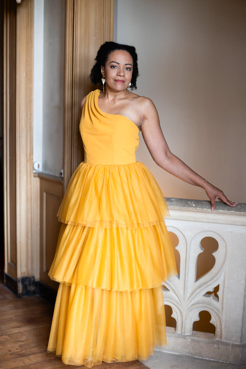 robe de mariée jaune moutarde Bridgerton avec tulle